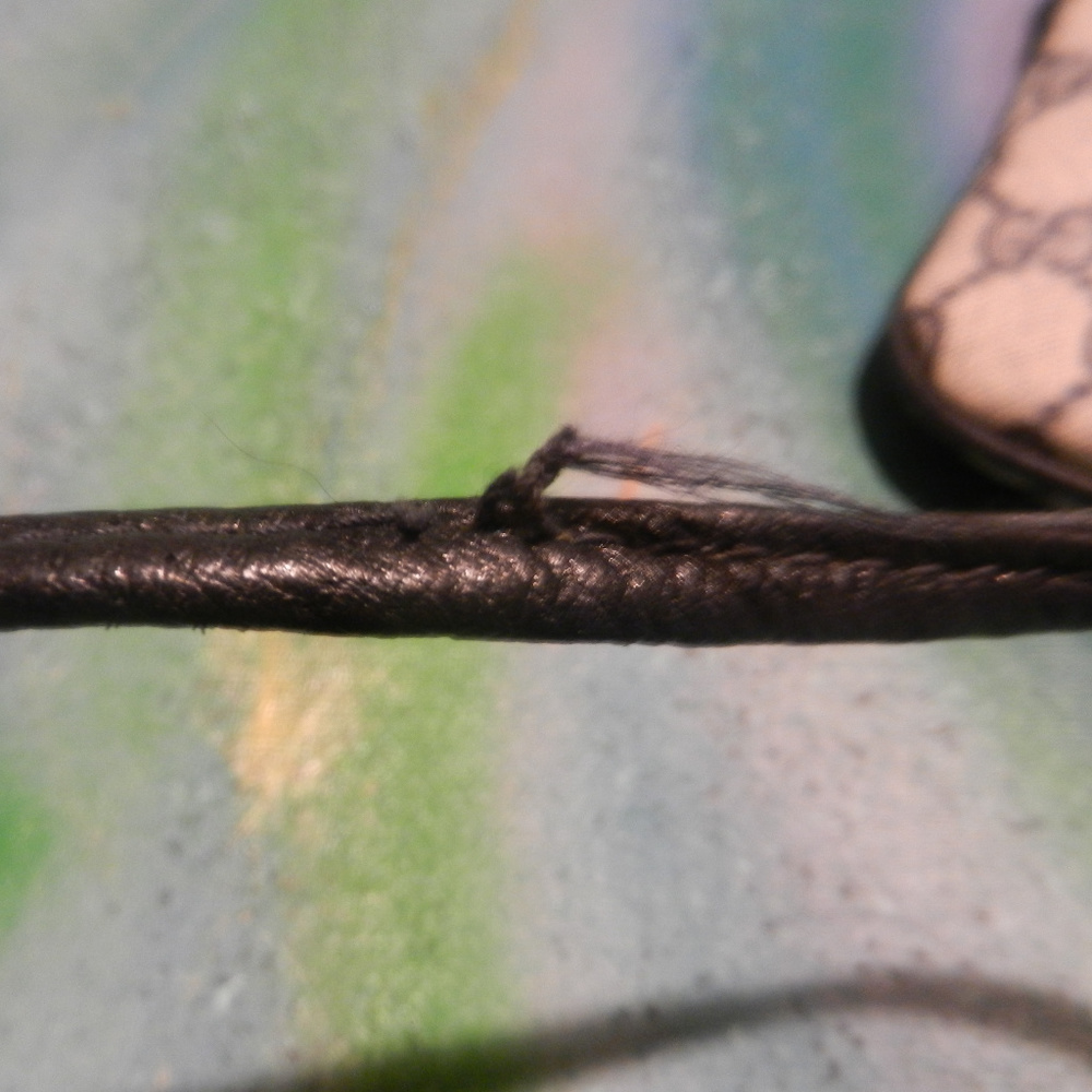 Gucci VTG collectible crossbody purse cream navy logo canvas curved shoulder bag - Picture 5 of 16